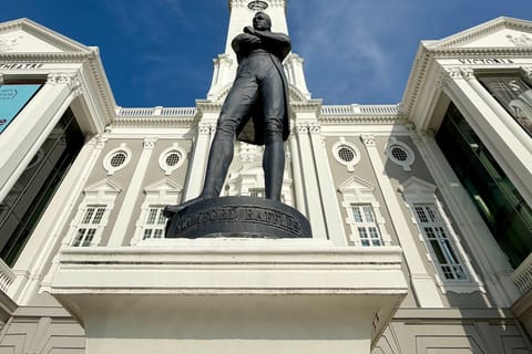 Building Singapore - A Tour of Architecture and History - Image 2
