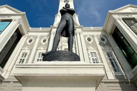 Building Singapore - A Tour of Architecture and History - Image 3