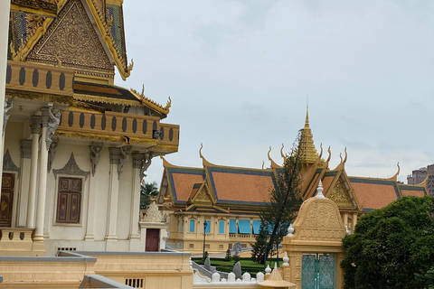 Phnom Penh: Custom Killing Fields & Highlights by Tuk-Tuk Option 1: S-21 Prison & Killing Fields