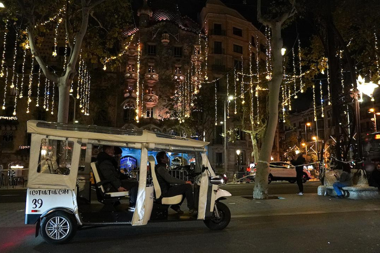 Barcelona: Private Christmas Lights Tour by Eco Tuk Tuk Barcelona: Christmas Lights Tour by Private Eco Tuk Tuk