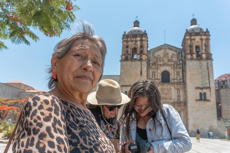 Tour privado a pie por Oaxaca con degustación de mezcal