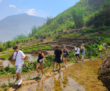 SAPA: 2 DAYS Walking & 1 night at Homestay with LOCAL GUIDE