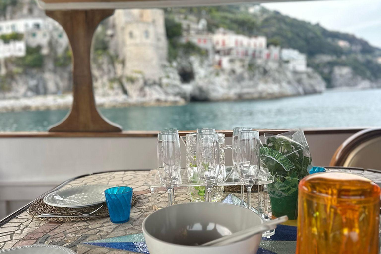 Ischia Island Boat Tour with Local Lunch and Swimming
