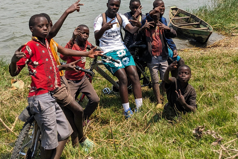 Musanze: Twin Lakes Canoe & Sunset Volcano Views