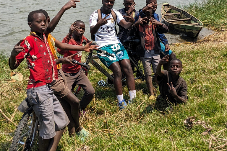 Musanze: Twin Lakes Canoe & Sunset Volcano Views