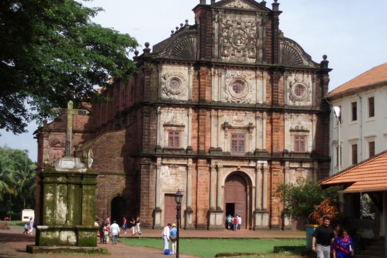 Goa: Tour zu Kirchen und einer GewürzplantageBudapest: Tour über die Weihnachtsmärkte & Glühwein