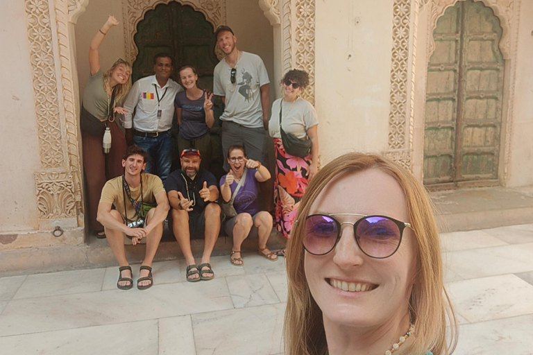 Wandeltour door de blauwe stad in jodhpur.Erfgoedwandeling en -gesprek