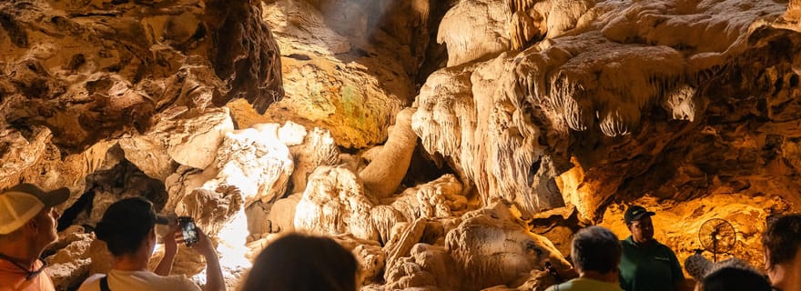 Depuis Willemstad : grottes de Hato, snorkeling avec tortues et plage de Kenepa