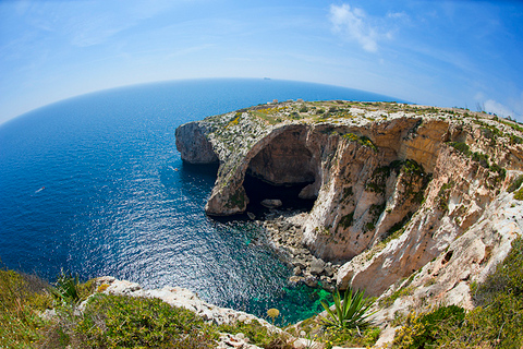 Gruta Azul y Mercado Dominical en el Pueblo Pesquero de Marsaxlokk