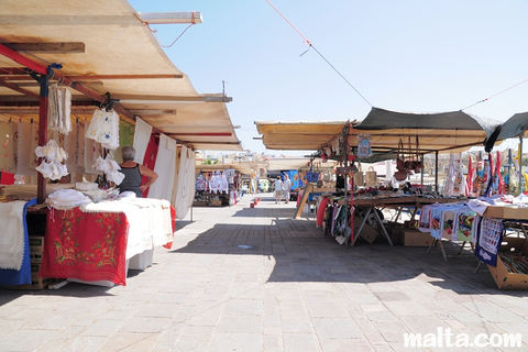 Grotte bleue et marché du dimanche au village de pêche de Marsaxlokk