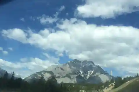 Minivan Airport Shuttle: Canmore <---> Calgary