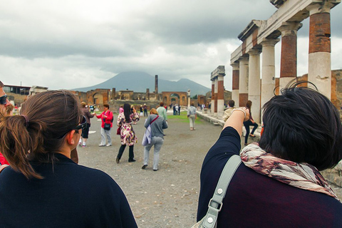 Pompeji: Guidad tur i liten grupp med expertarkeologPompeji: Fullständig hoppa över kön-tur med arkeologguide