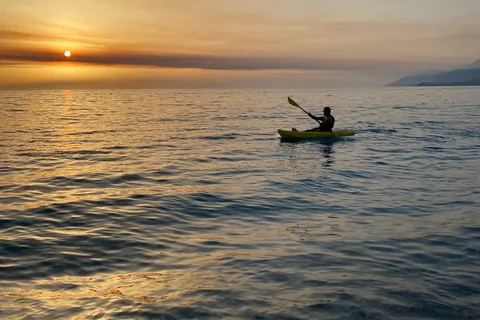 Kajak/Sup-Tour bei Sonnenuntergang - Lukova winzige Höhlen und geheime Strände