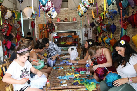 Aula de fabricação de lanternas e café