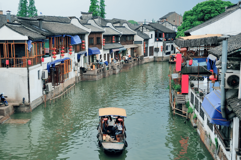 Zhujiajiao e Shanghai: tour privato di un giorno dalla città d&#039;acqua allo skyline