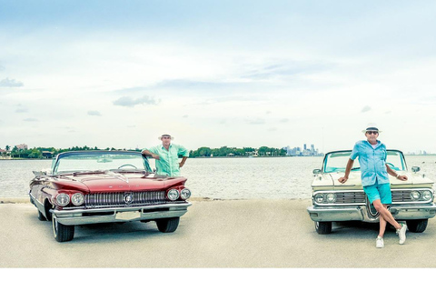 Miami Beach: 2h Classic Car Tour with Local Guide