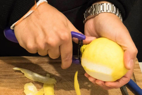 Amalfi: Visita a la Fábrica de Limoncello con Instructor y Degustación