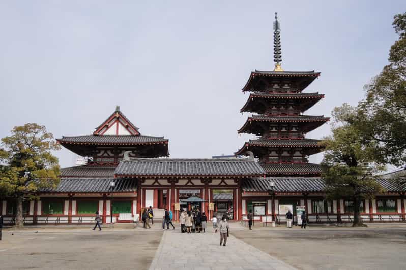 Osaka: Tennoji Ward, Shinsekai 3 hours Walking Tour