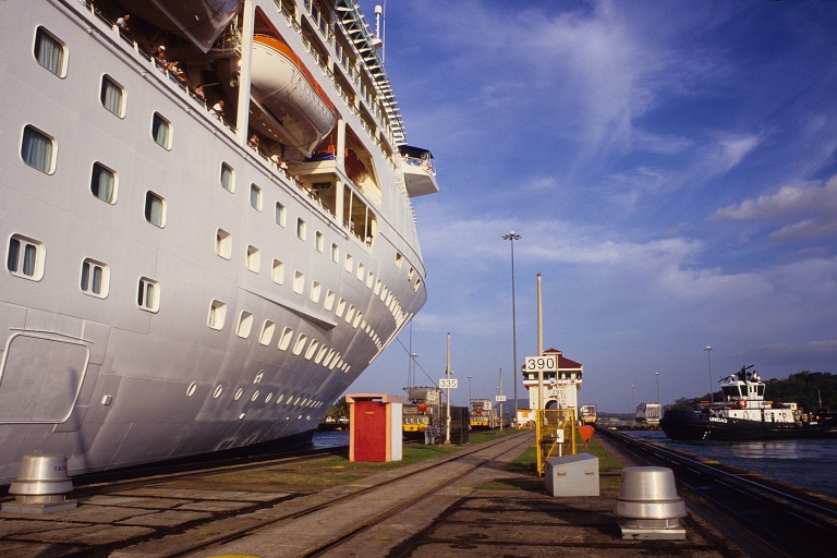6-Hour Panama Canal Ship Cruise Standard Option