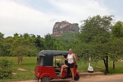 Kandy: Ganztägige private Tuk-Tuk-Tour nach Sigiriya & Dambulla