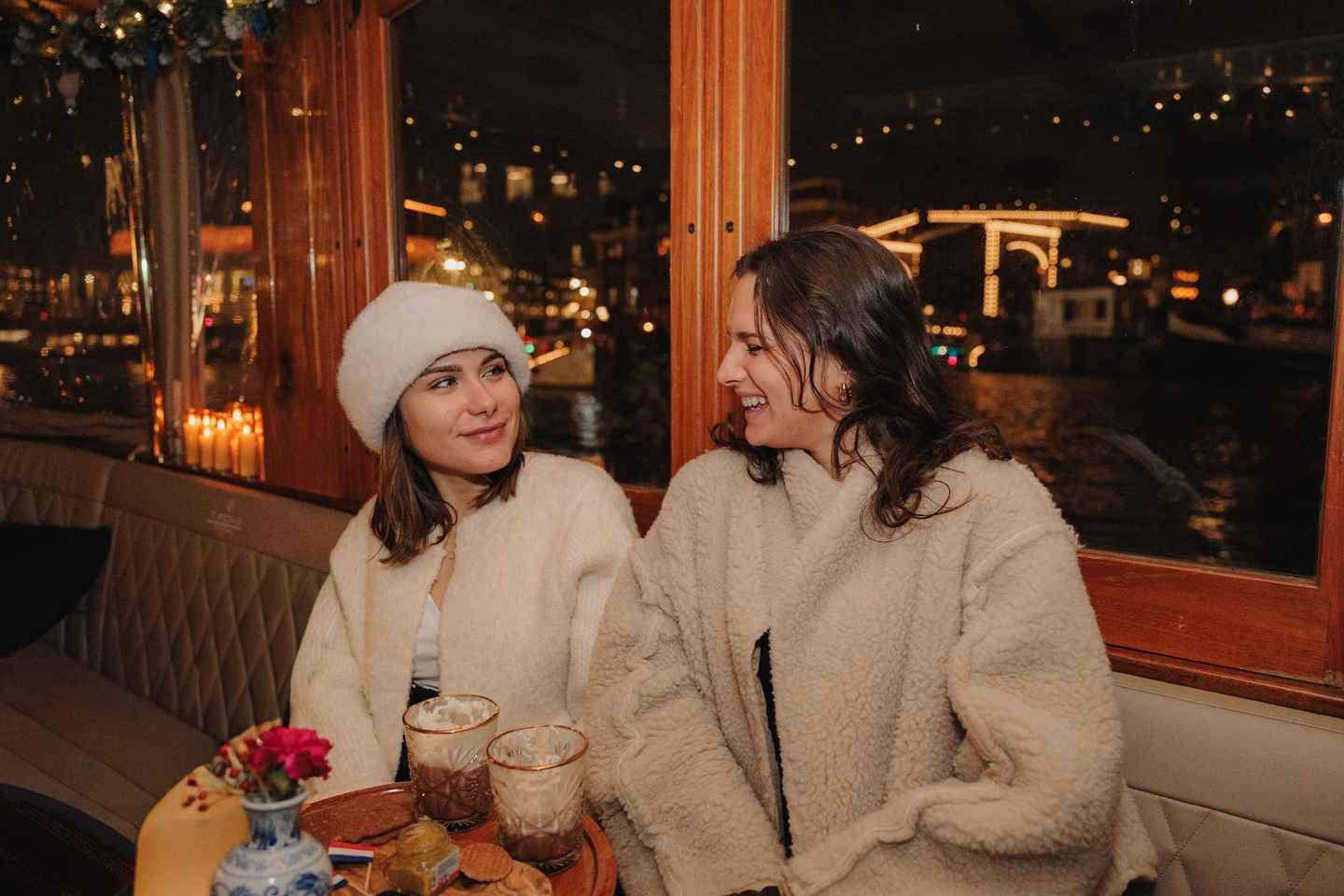 Amsterdam: 2-Hour Luxury Canal Cruise with Snacks & Drinks