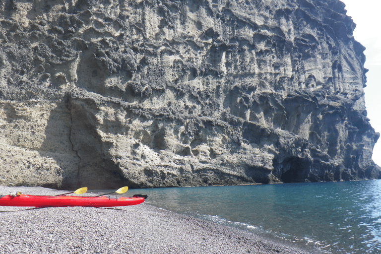 Santorini: South Sea Kayaking Tour with Sea Caves and Picnic Tour with Transfer