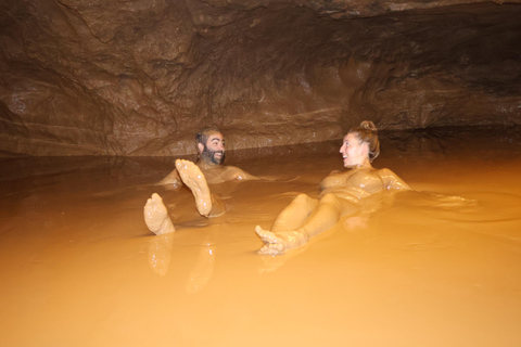 Guilin: Private Flussfahrt auf dem Li Jiang, Höhle und Show