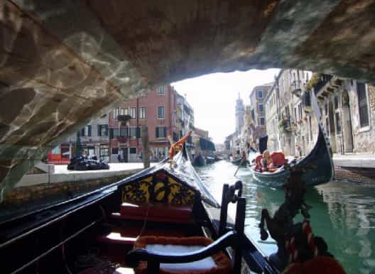venice shared gondola ride and serenade