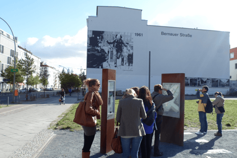 Muro de Berlín: tour guiado en grupo reducidoTour guiado en alemán