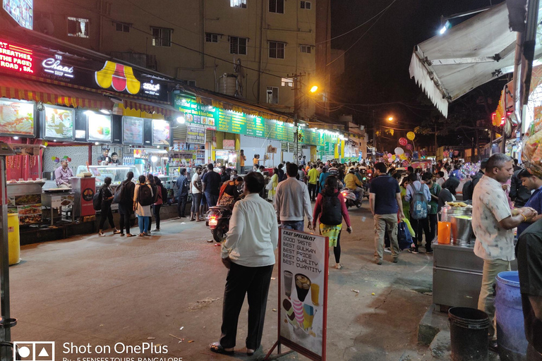 Bangalore: Paseo por las calles de la comida y un colorido bazarBangalore: Paseo privado por las calles de comida con recogida y entrega