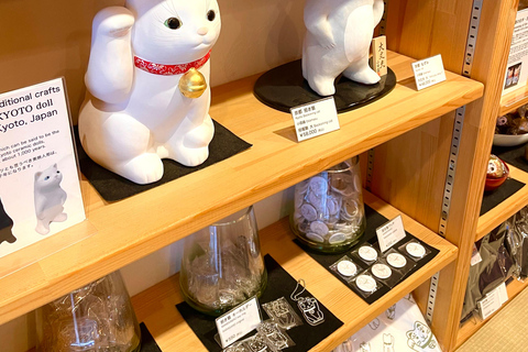Tokyo: Gotokuji Cat Temple, Shinjuku Cat Cafe & 3D Cat Tour