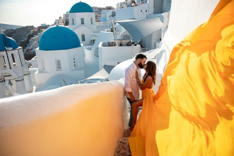 Santorini: Esperienza unica di servizio fotografico con abito volante