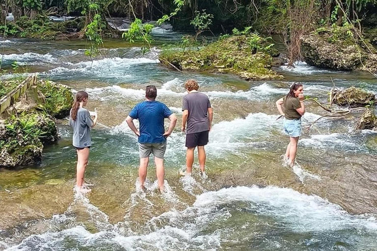 Port Vila: Efate Island Full-Day Tour with BBQ Lunch