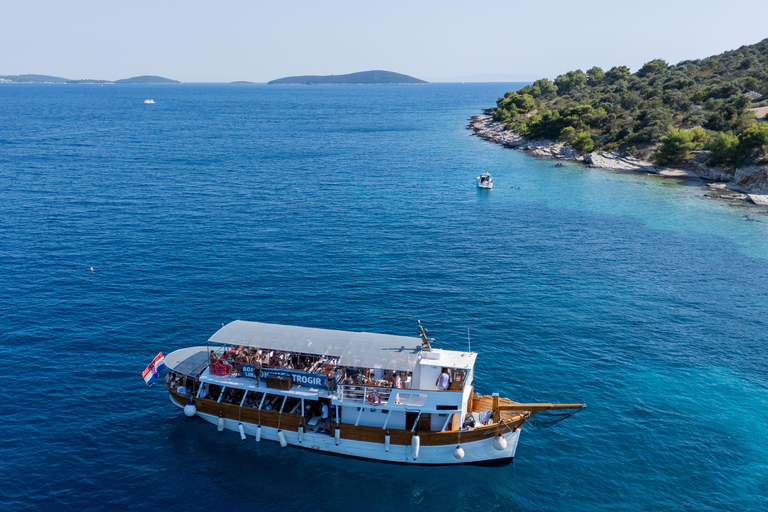 Trogir: 3 Islands, Blue Lagoon & Sandy Beach with Lunch Okrug Gornji: Blue Lagoon – 3 Island Tour with Lunch