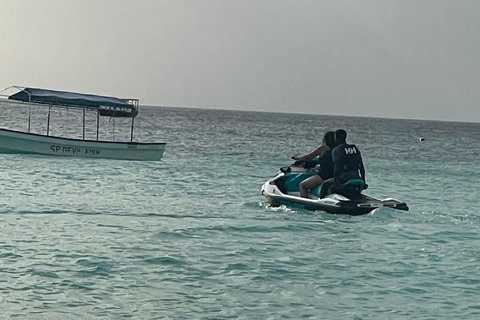 Zanzibar water sports happy hour: jet ski -soufa-kaiak