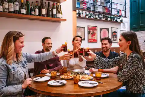 Sevilla: Tapas, wijn en flamenco show rondleiding