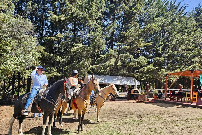 Randonnée à cheval dans les montagnes et repas dans notre ranch