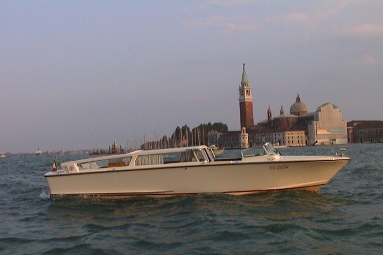 Venecia puerto de cruceros para las transferencias en Centro de la ciudad en barco privado