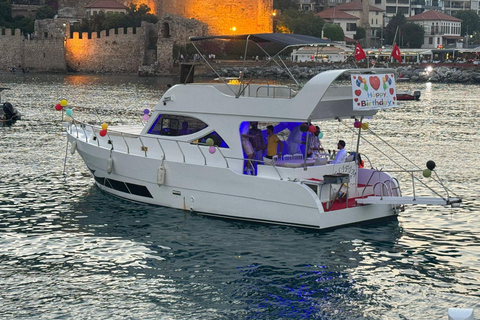 Alanya: 4 Hours low priced luxury VIP yacht tour.