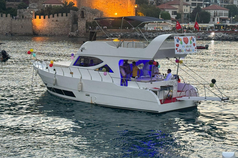 Alanya: 4 Hours low priced luxury VIP yacht tour.