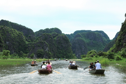 Från Hanoi: Hoa Lu &amp; Tam Coc med buffélunch &amp; cyklingFrån Hanoi: Hoa Lu och Tam Coc med lunchbuffé och cykling