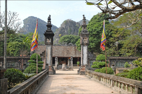 Depuis Hanoi : excursion à Hoa Lu et Tam Coc avec vélo