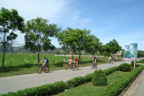 Da Hanoi: Hoa Lu e Tam Coc con pranzo a buffet e ciclismoHoa Lu e Tam Coc: tour da Hanoi con pranzo e giro in bici