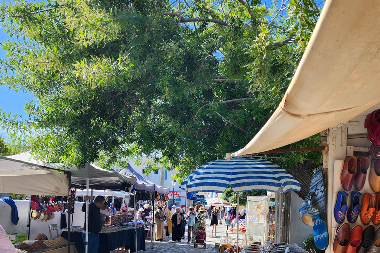 HoumetSouk: Tempo livre no mercado e chá de menta no famoso El FondoukHoumetSouk: Tempo Livre no Mercado e Chá de Hortelã no famoso El Fondouk
