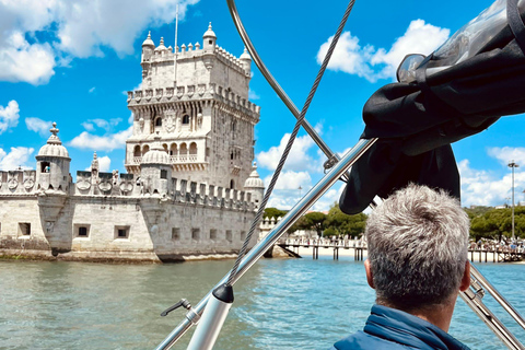 Lisbon: 2H Sunset Boat Cruise Tour with Drinks