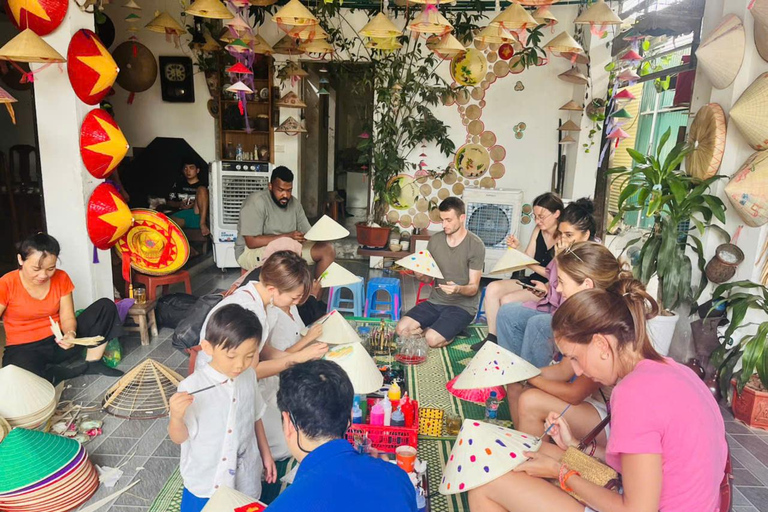 Hanoi : Pueblo del Incienso, Visita a la Fabricación de Sombreros y Calle del TrenTour de día completo : Pueblo del Incienso - Fabricación de Sombreros y Arte de la Laca