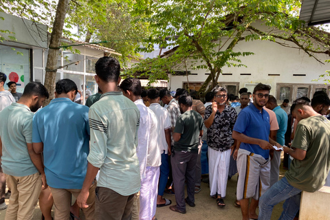 Galle: Traditional Open-Air Gem Market Guided Tour