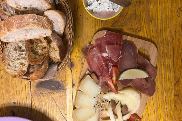 Lisbon: Food and Wine Tasting 4-Hours Tuk Tuk Tour