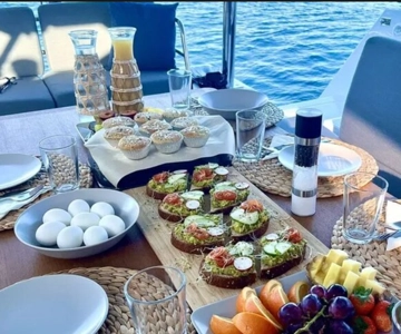 Navega y cena: Crucero Palermo Brunch con sabores sicilianos