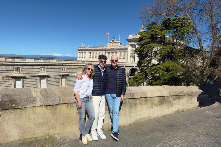 Madrid: Private Tuk Tuk Tour with Expert Guide and Panoramic Views The Classics Tour ~ Discover Madrid in 60 minutes from your STARTING POINT!